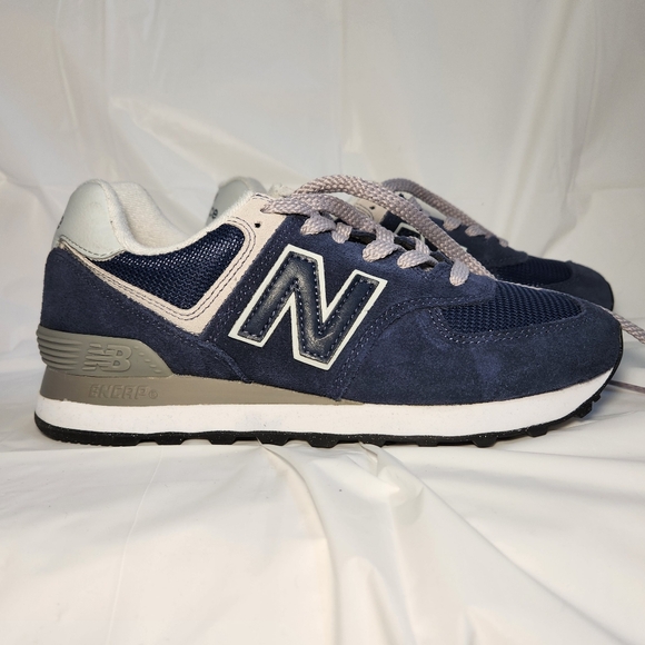 NIB New Balance Sneakers 574 Core WL574EVN - Picture 3 of 15